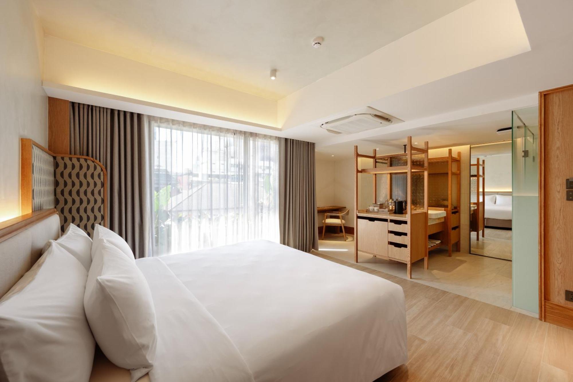 Hotel Ad Lib