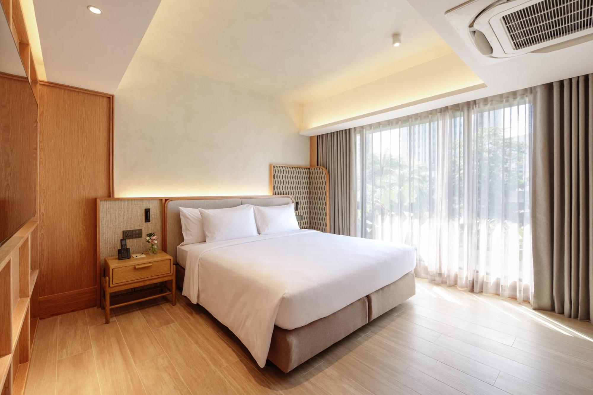 Ad Lib Hotel 4*