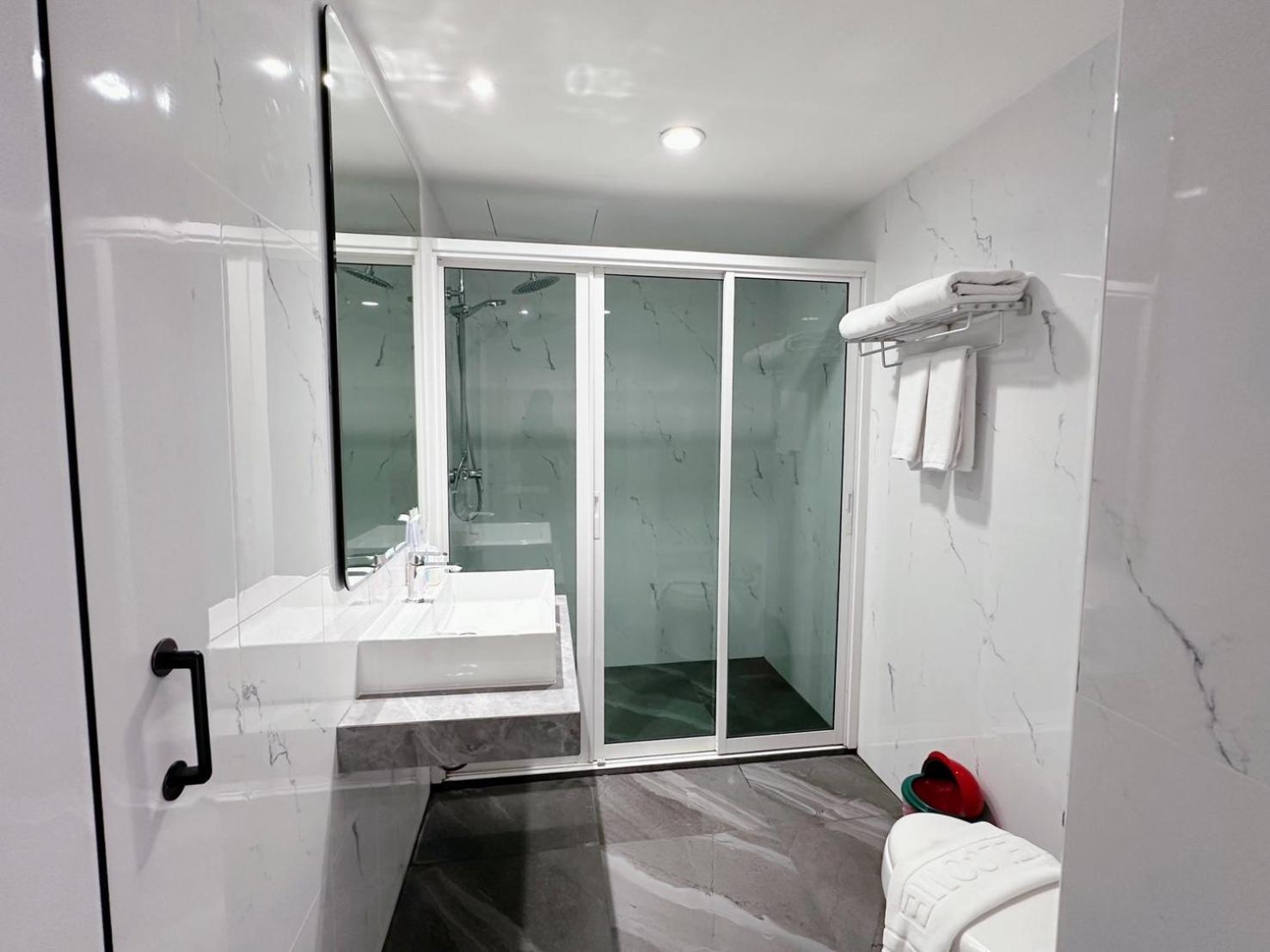 Miloft Sathorn - Sha Certified Hotel