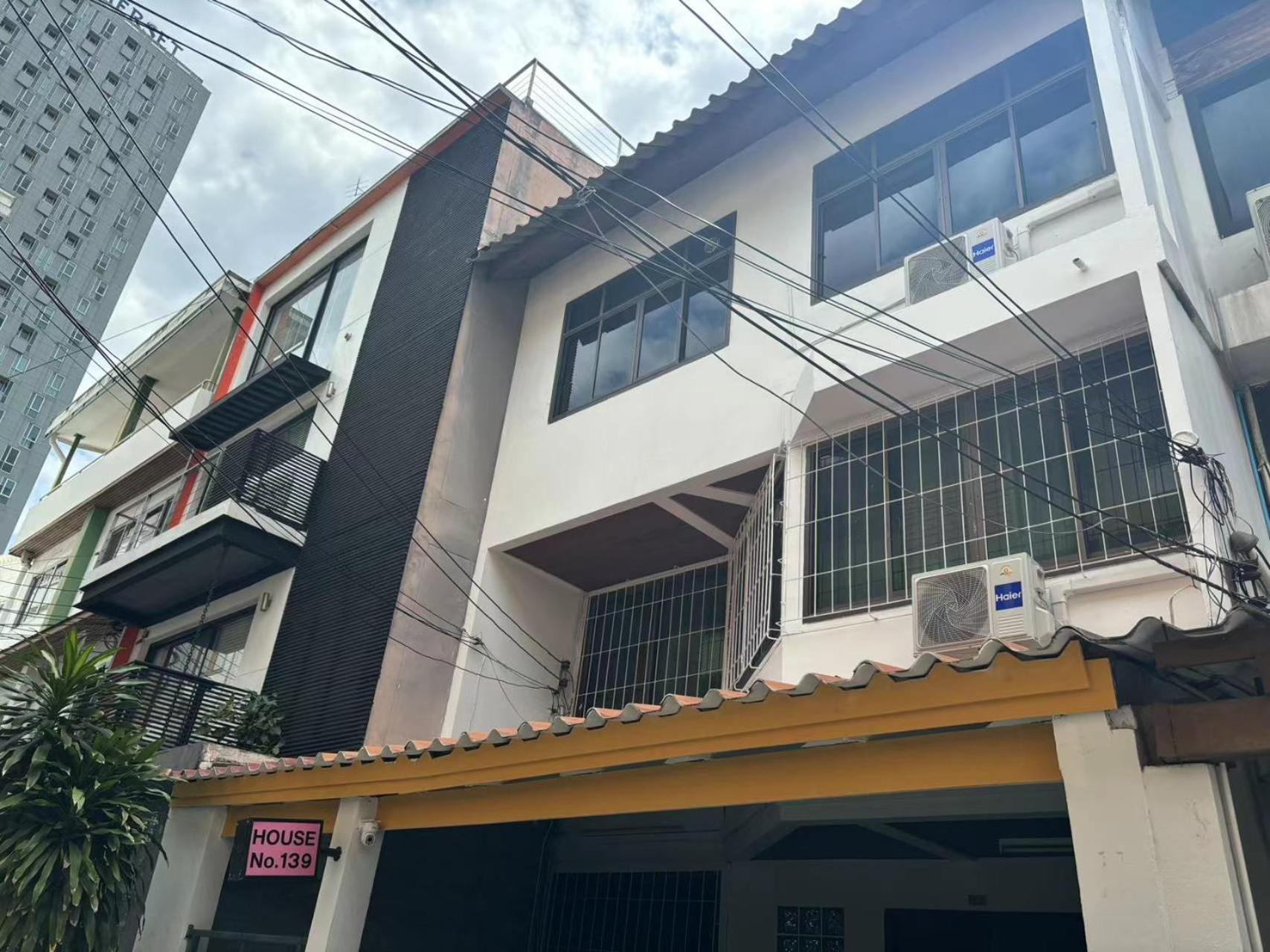 Apamet Sukhumvit 55 Hotel