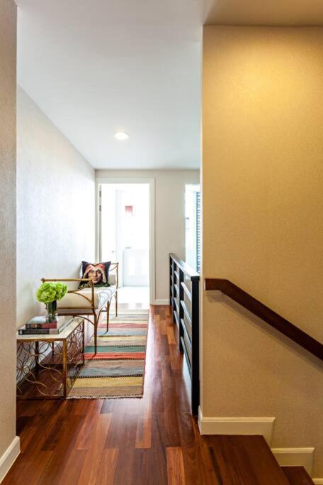 Sukhumvit 16 Townhouses, Inhome Luxury Residences Rumah percutian *