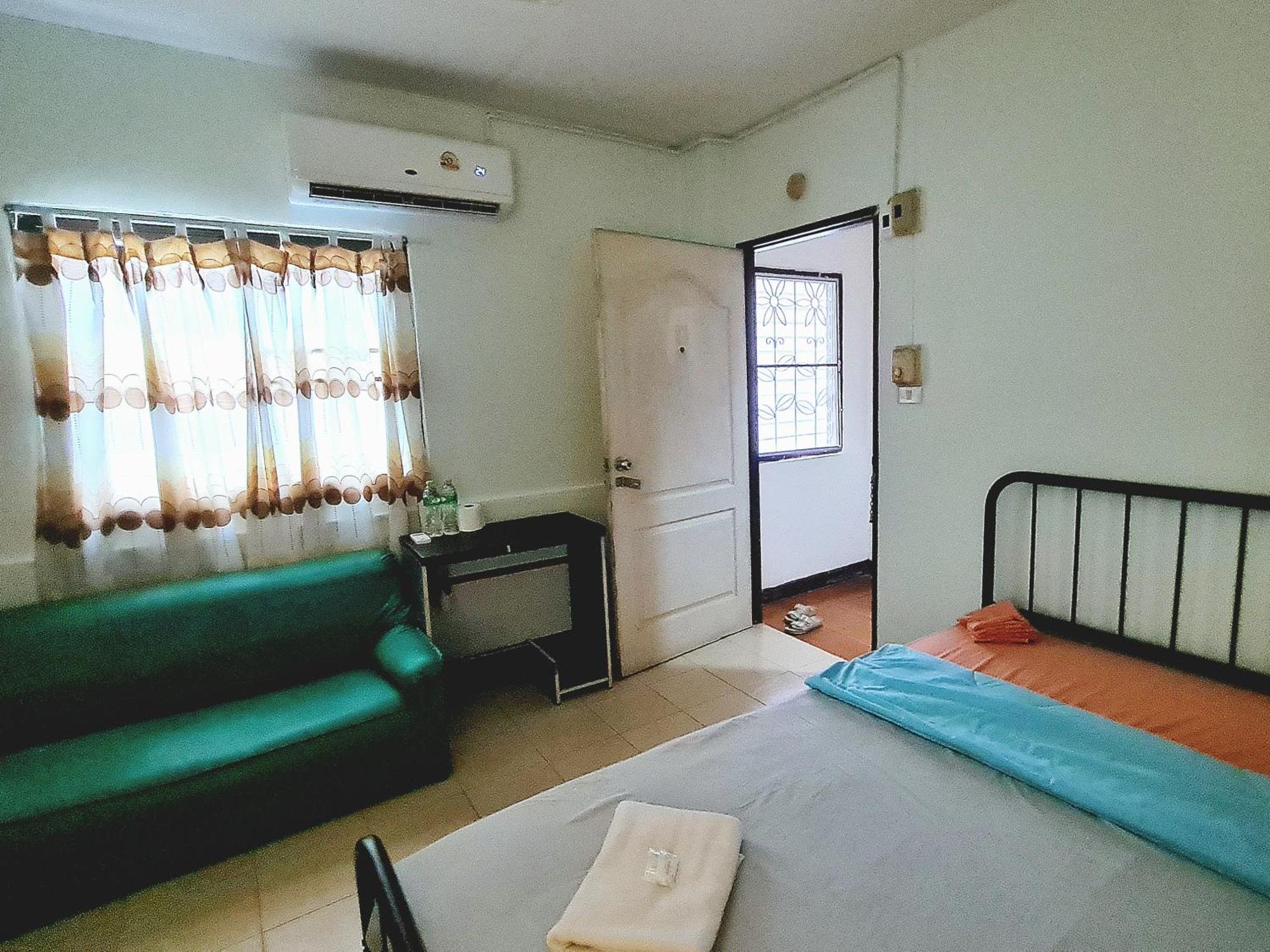 Guest house Roong-arun *