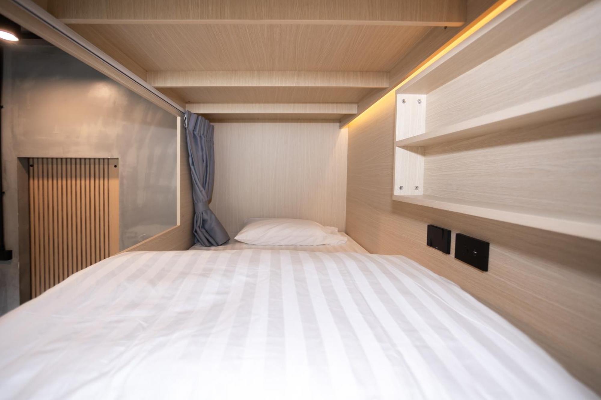 Capsule hotel Dmk Place *