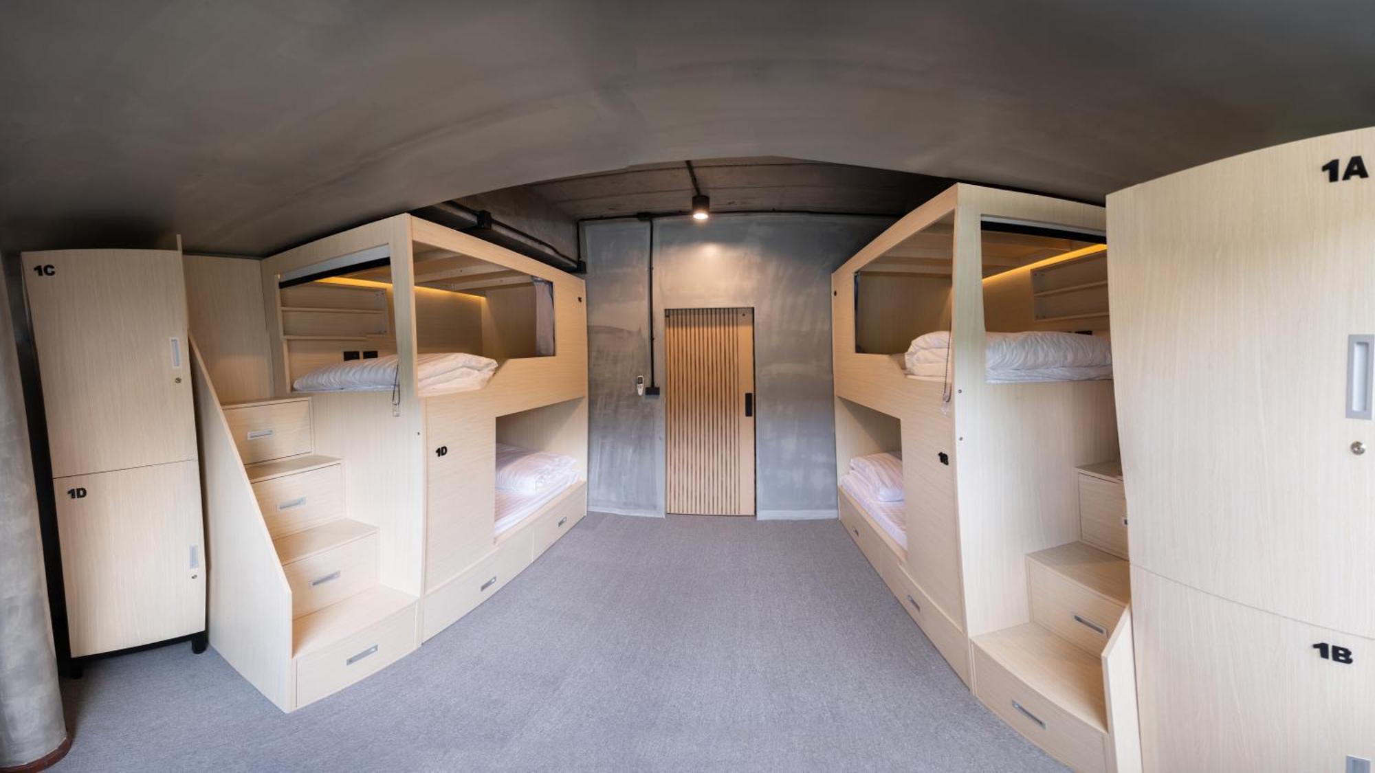 Dmk Place Capsule hotel *