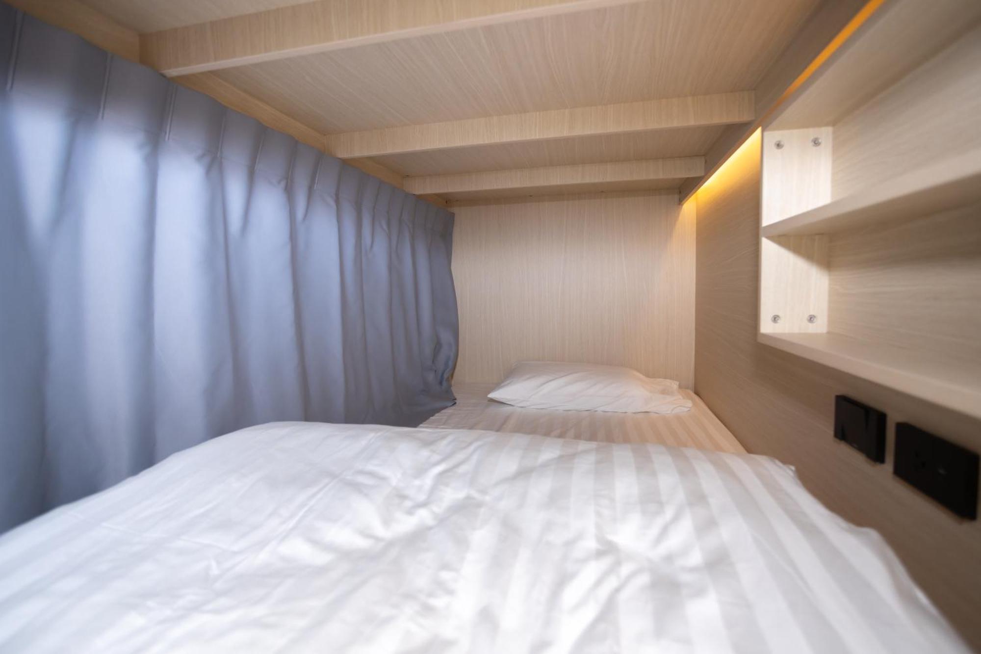 Capsule hotel Dmk Place *
