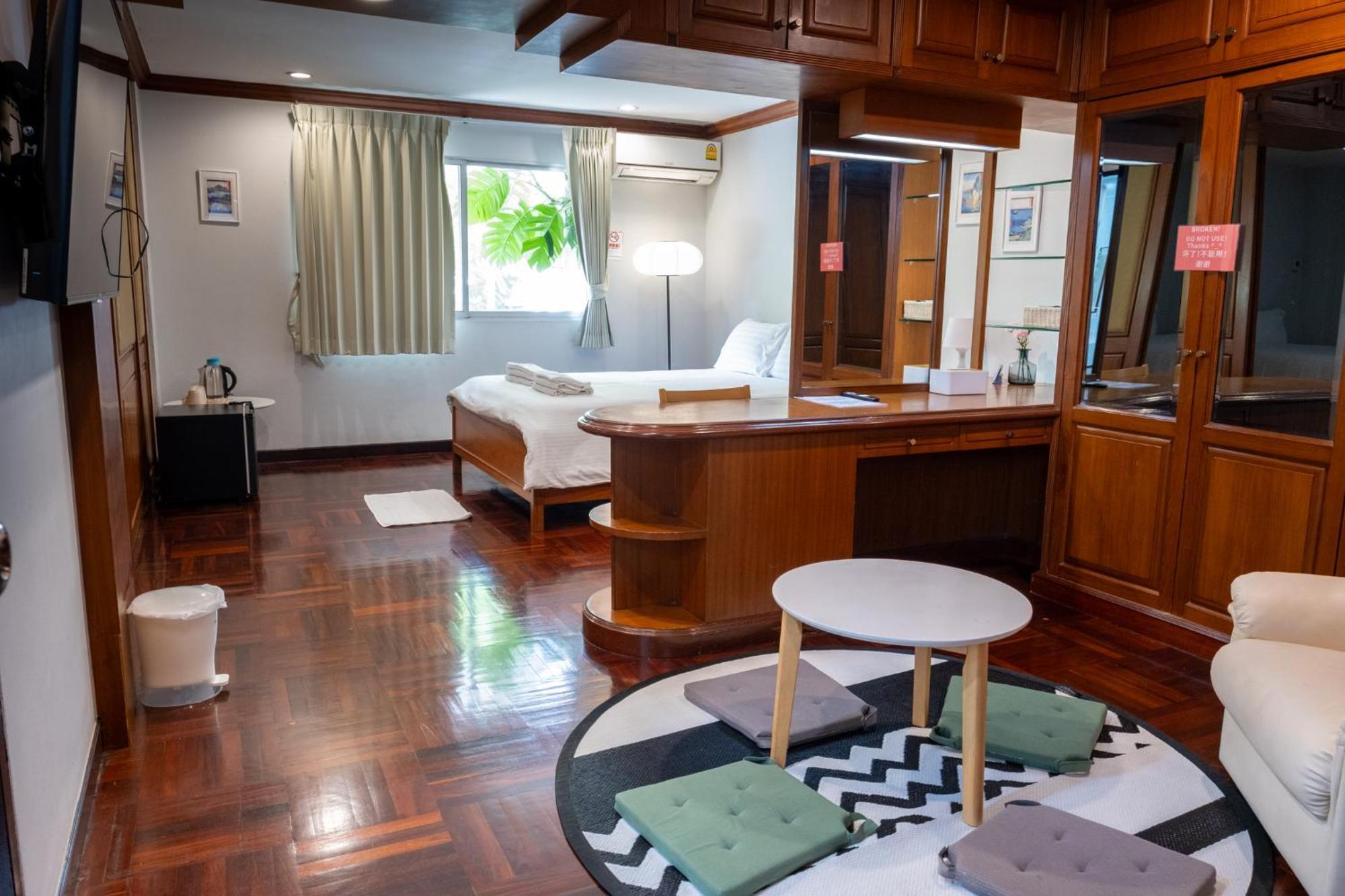 Seven Rabbit House Bangkok