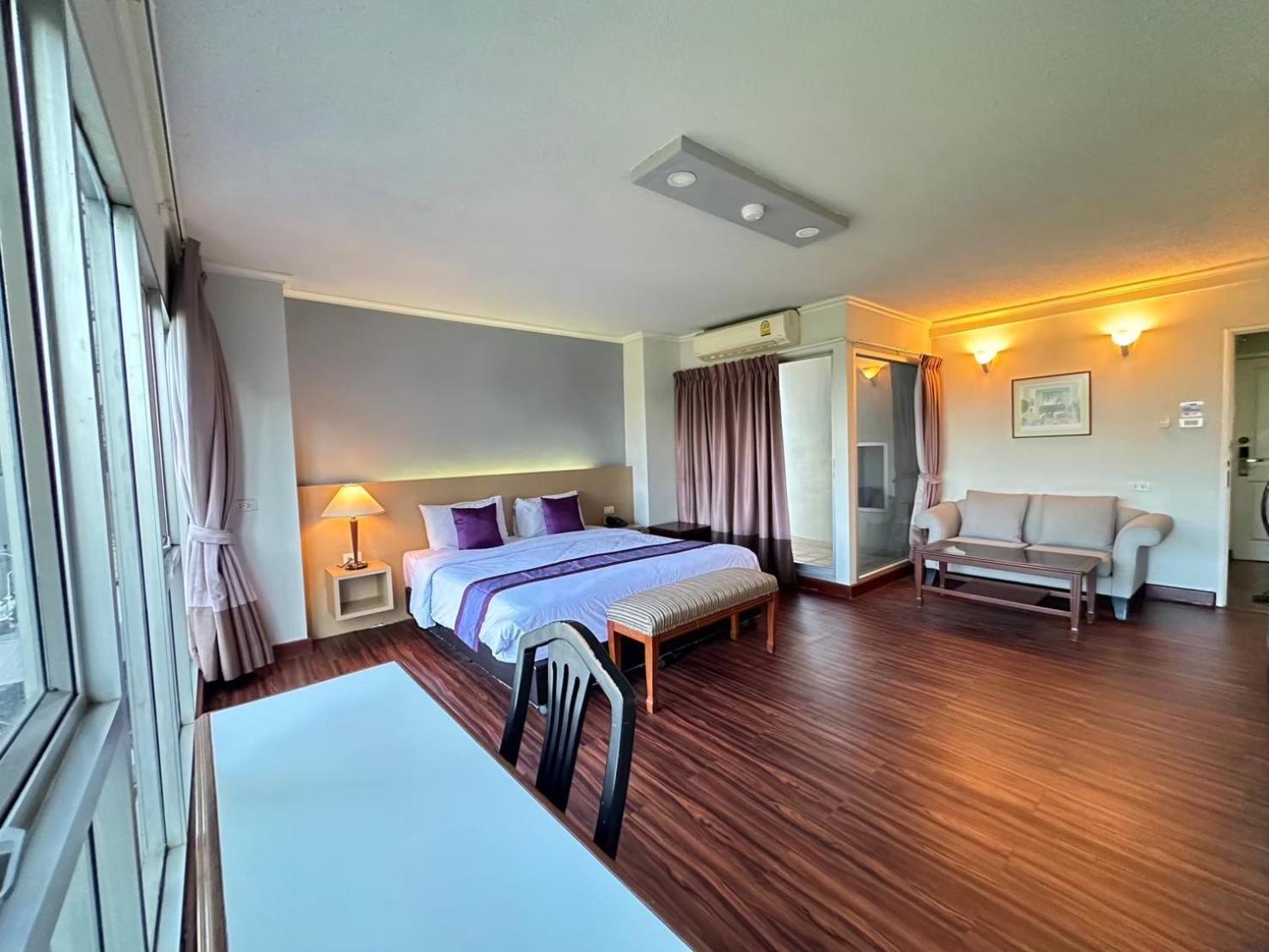 Hotel The Step Sathon