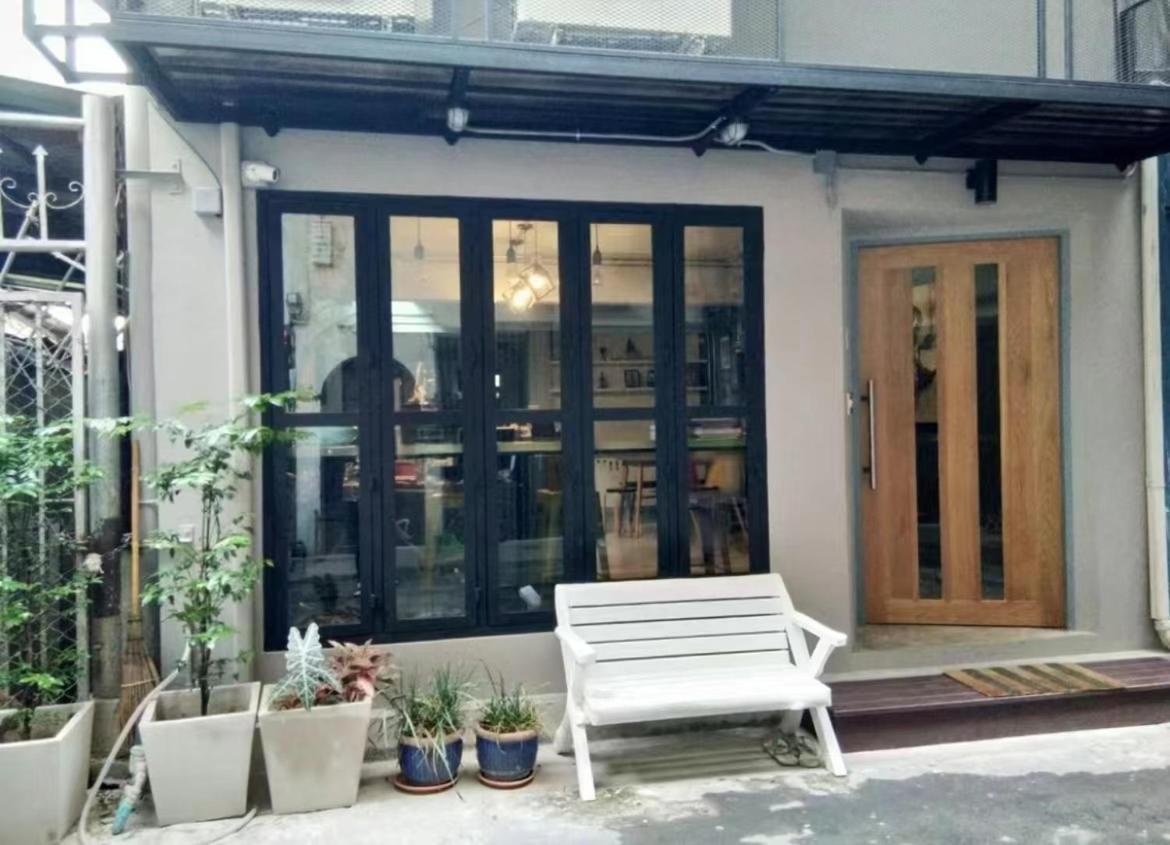 Box Hostel