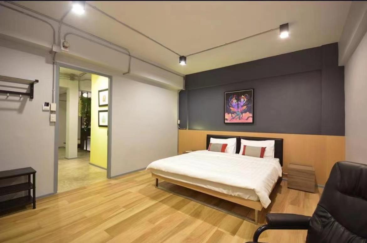 Box Hostel *