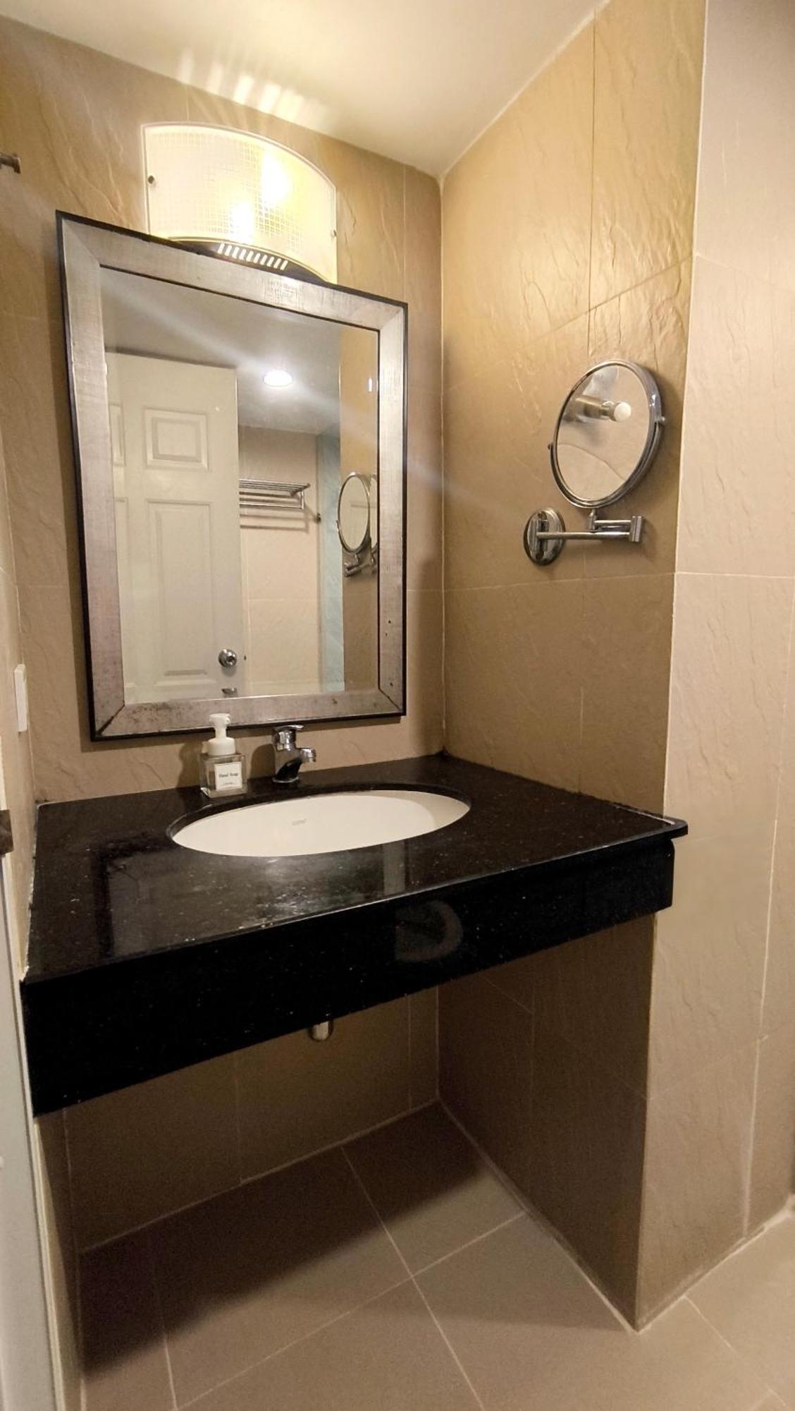 Silom 1 Bedroom With 2 King Beds For 4 Pax Apartment *