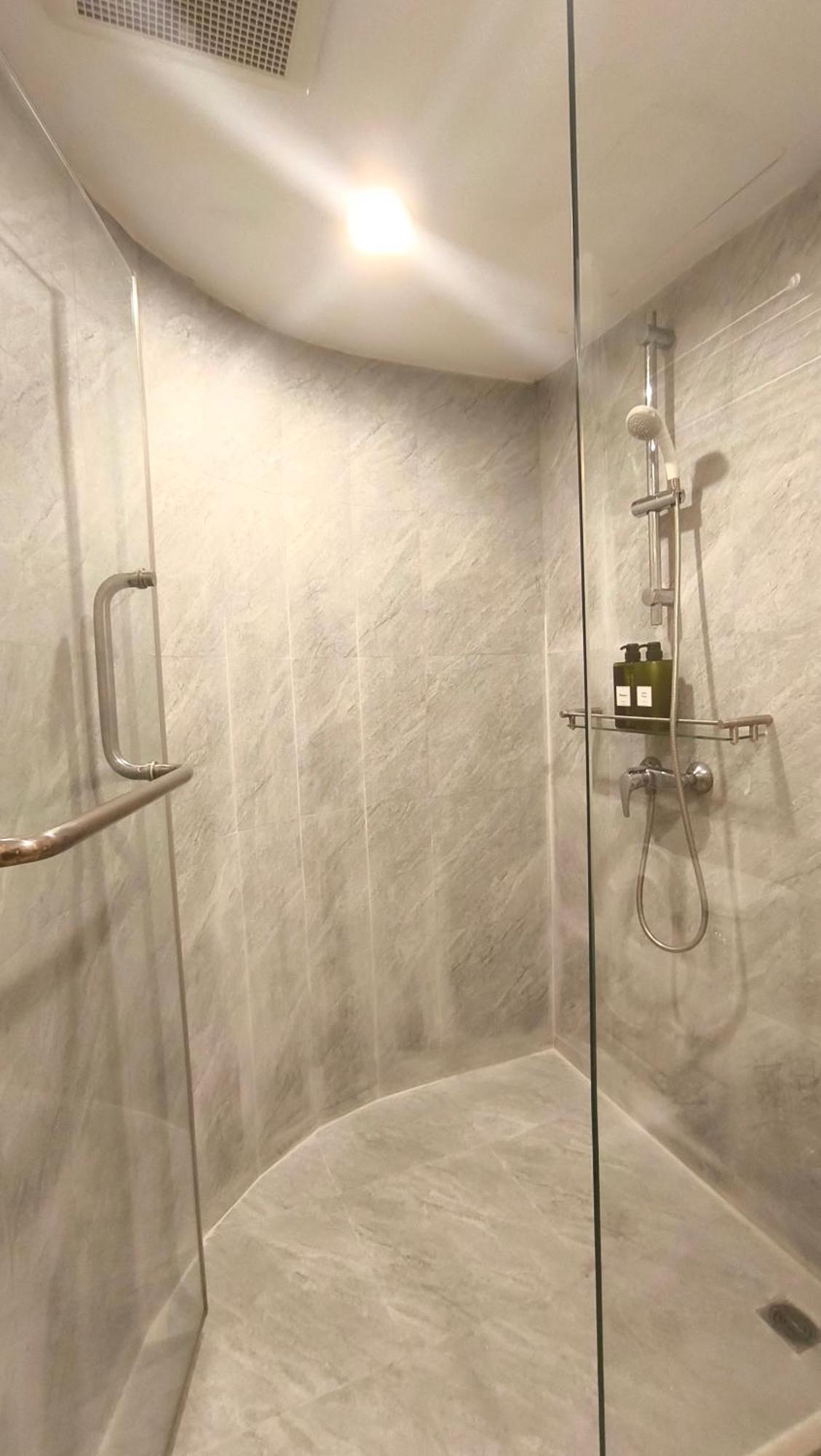 Silom 1 Bedroom With 2 King Beds For 4 Pax Apartment