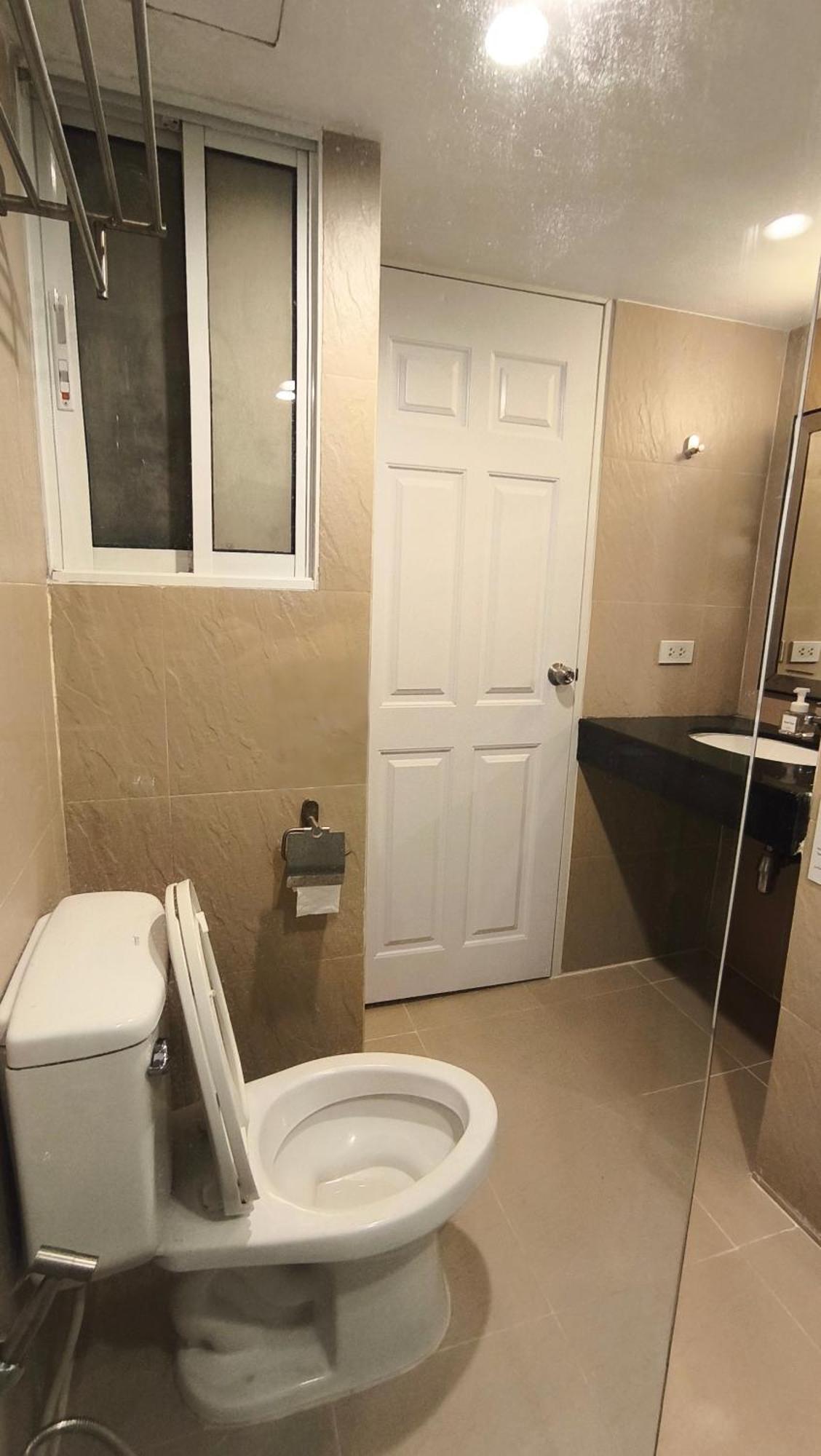 Silom 1 Bedroom With 2 King Beds For 4 Pax *