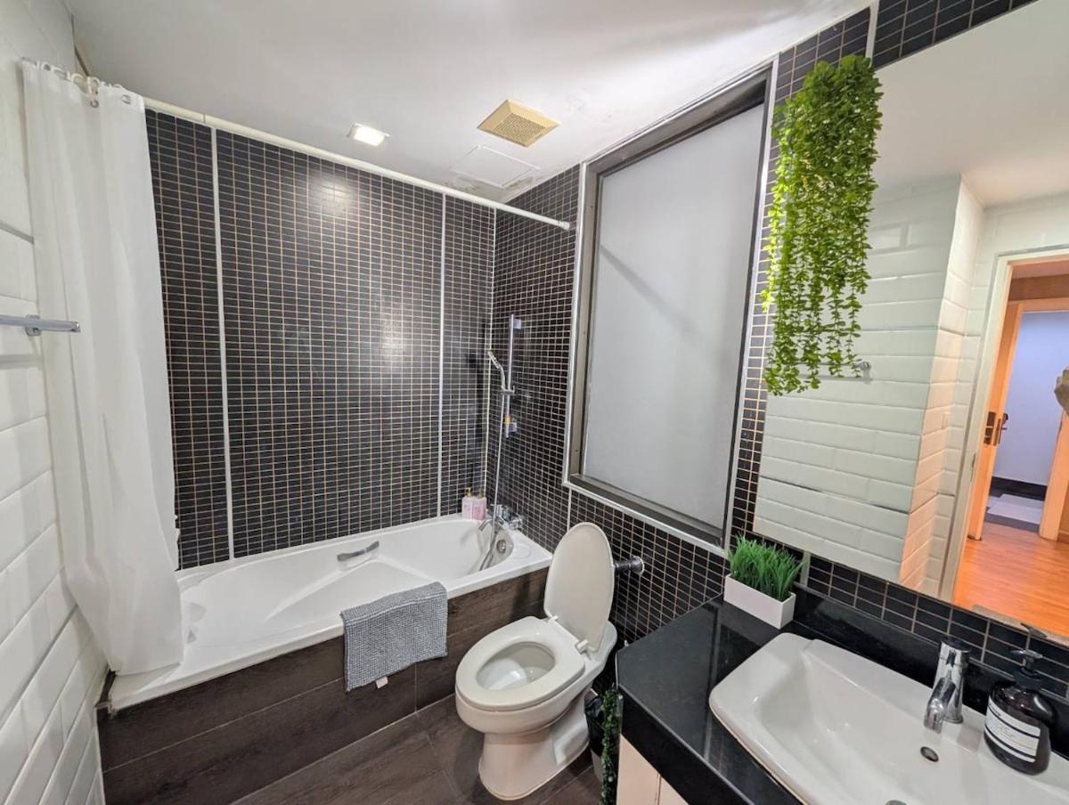 High Floor Great View 2br 2ba 3 Mins To Nana Bts Apartamento *