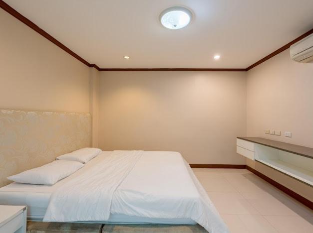 Phoenix Serviced Aparthotel Bangkok