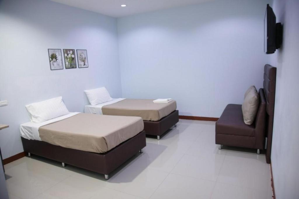 Friends House Resort 3*