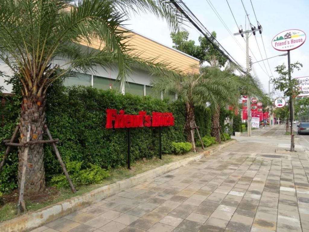 Friends House Resort Bangkok