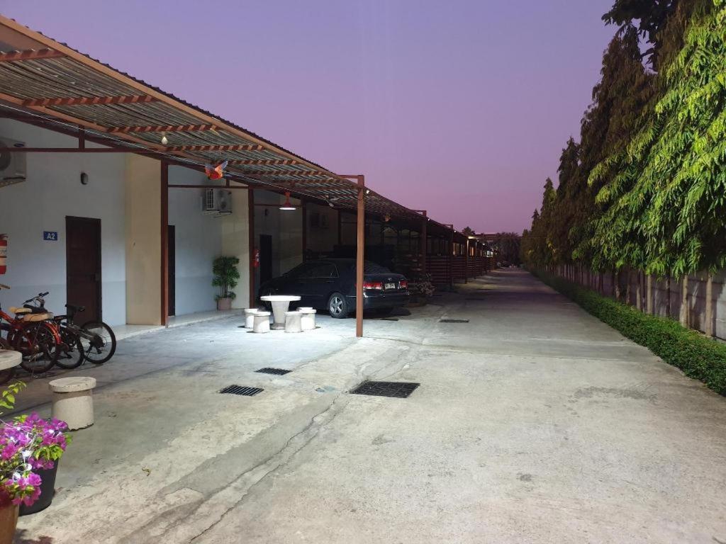 Friends House Resort Bangkok