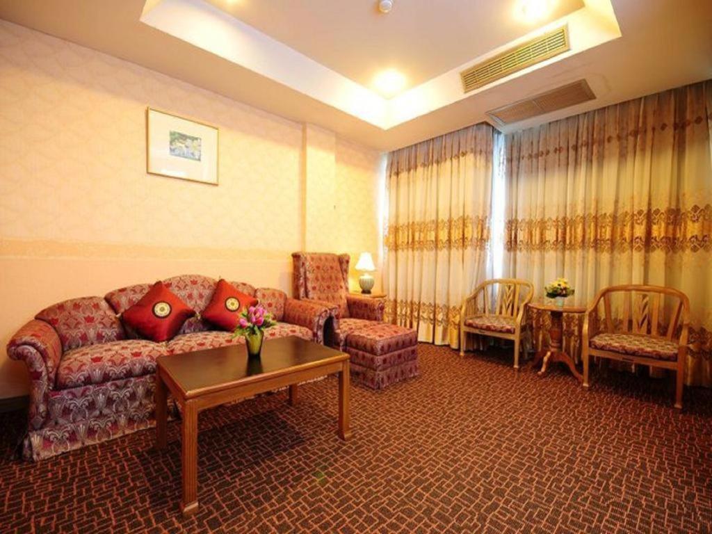 Chaleena Princess Hotel