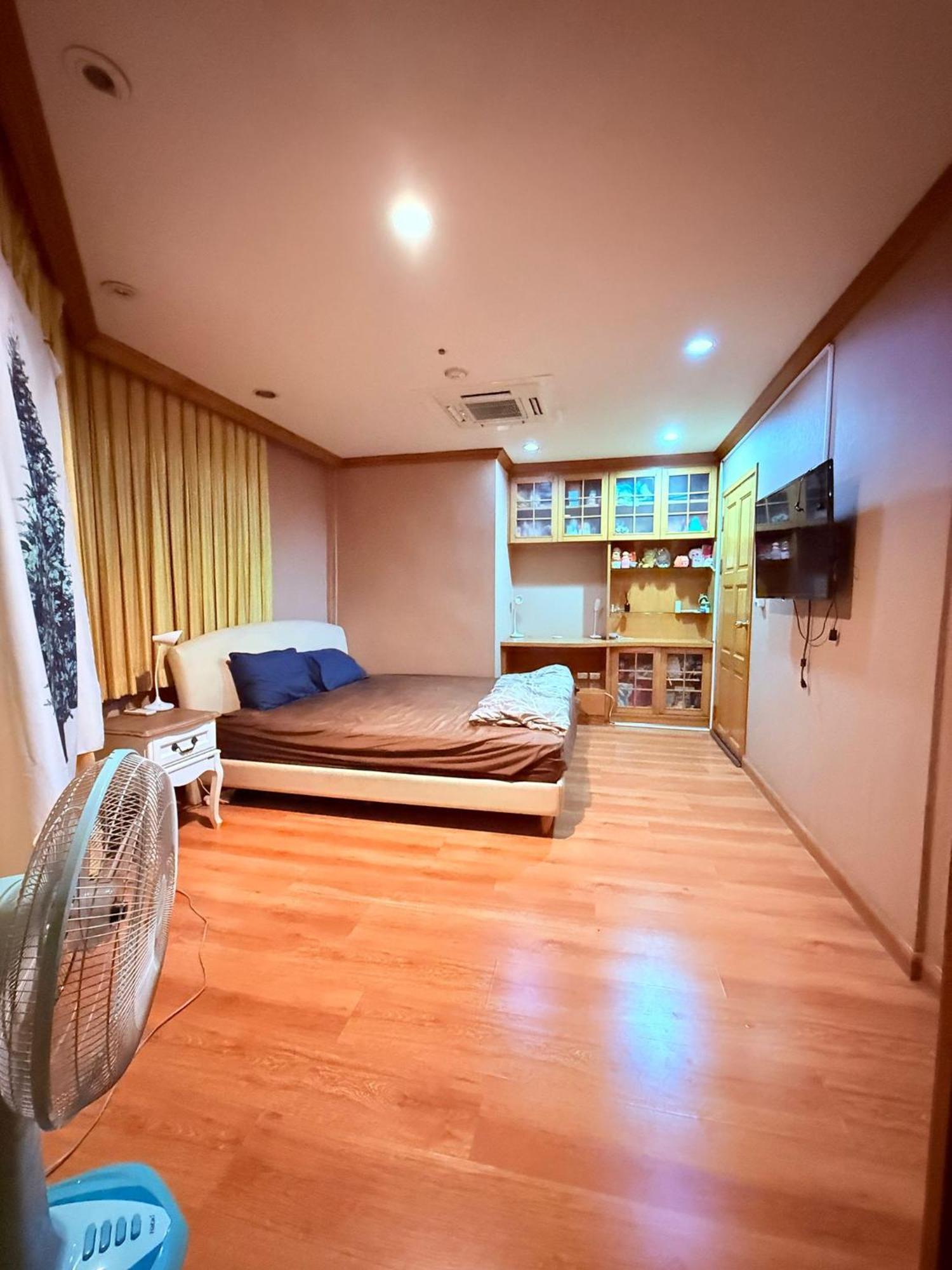 Royal Place Apartemen *