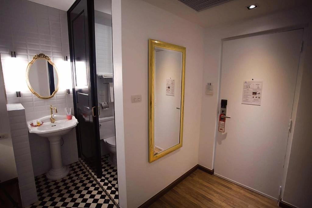 Hotel First House