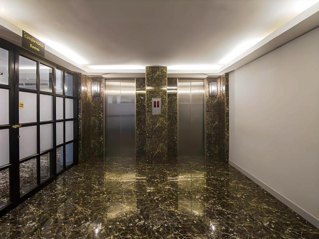 First House Hotel 3*