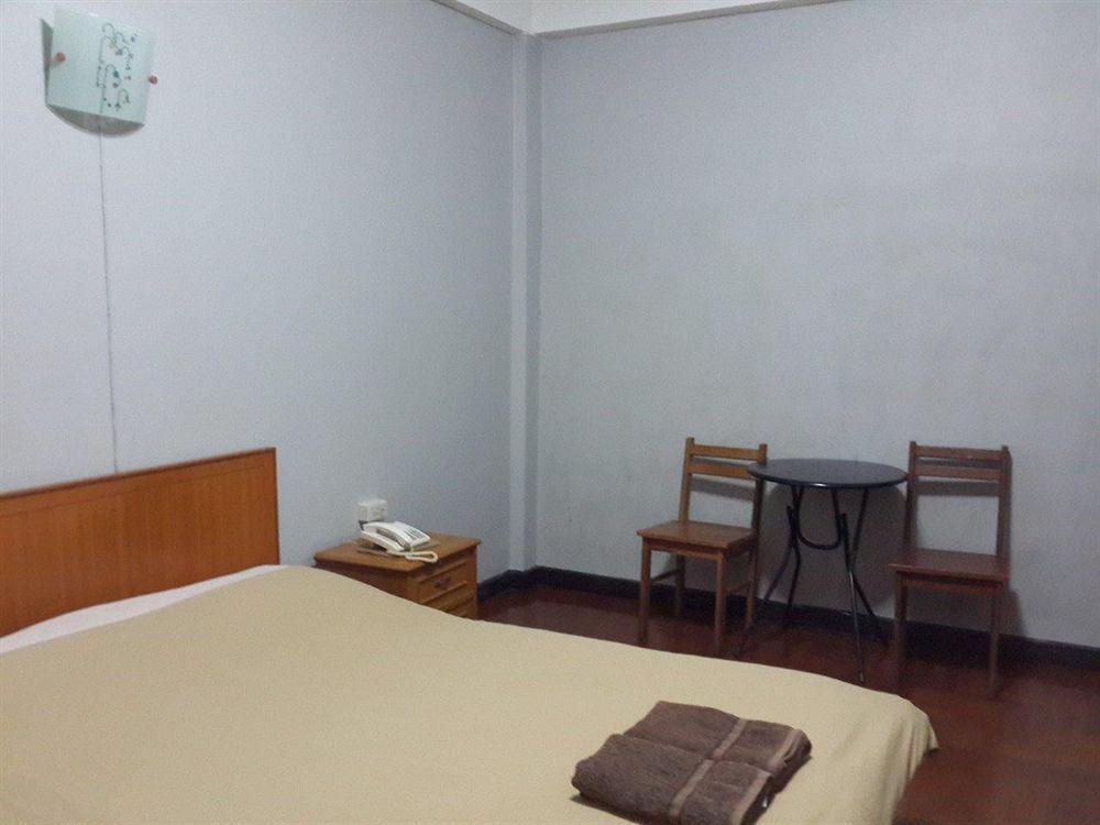 Inn White Orchid I