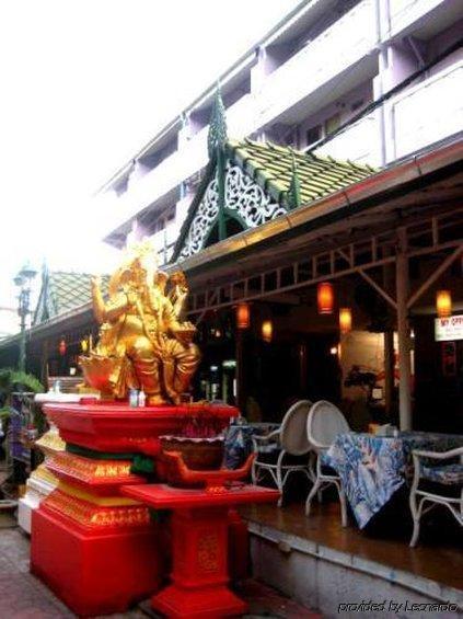 Sawasdee Smile Hostel