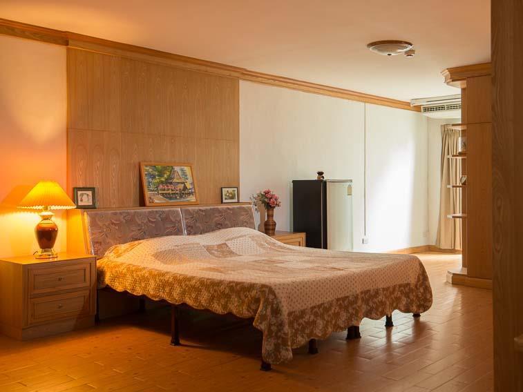 Golden House @ Silom Apartment