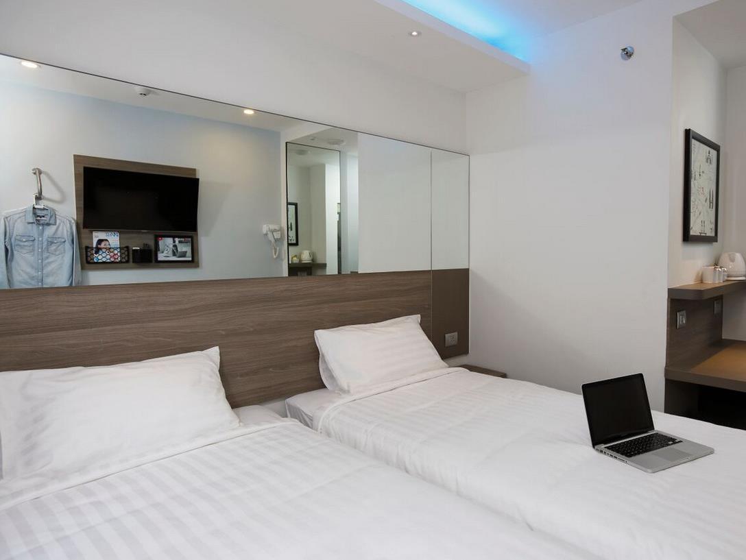 Red Planet Surawong 3*