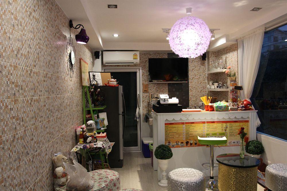 S50 Sukhumvit Hostel *