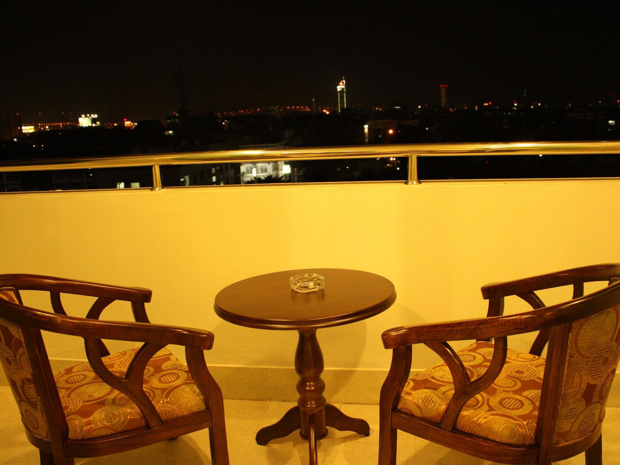 Miloft Sathorn - Sha Certified Hotel 5*