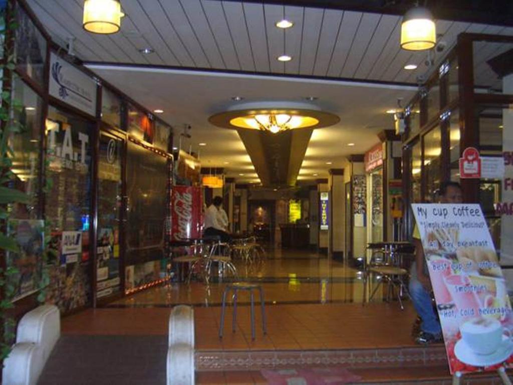 Rambuttri House Hotel