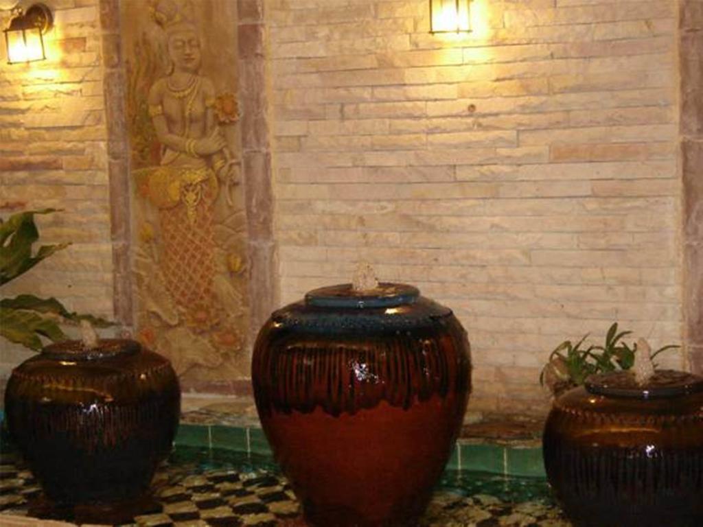 Rambuttri House 2*