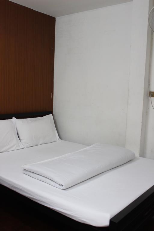 Hug (adults Only) Asrama