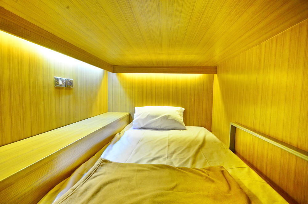 Capsule hotel Hoot & Ratchada 3*