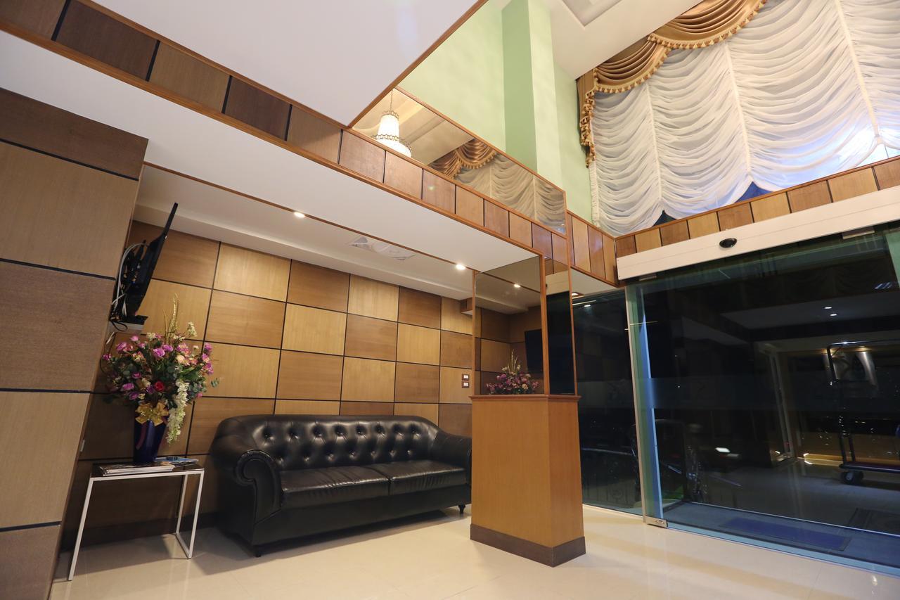 Hotel Roomquest Suvarnabhumi Airport Romklao Soi 6