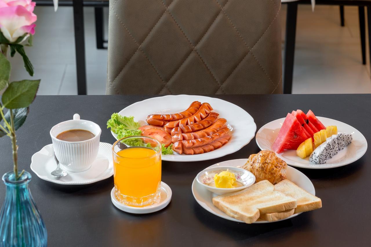 Hotel Roomquest Suvarnabhumi Airport Romklao Soi 6 3*