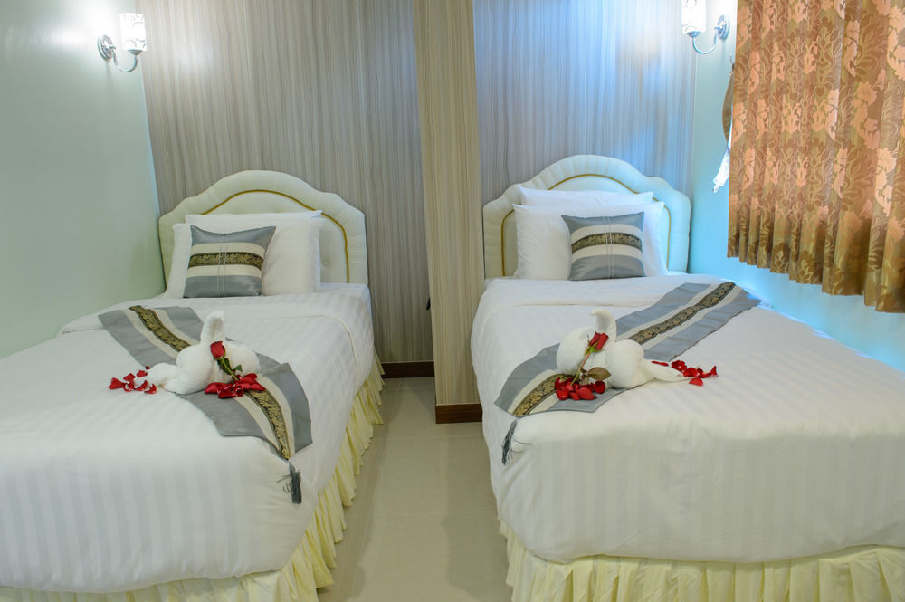 Hotel Roomquest Suvarnabhumi Airport Romklao Soi 6 3*