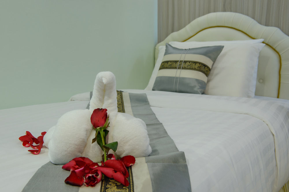 Hotel Roomquest Suvarnabhumi Airport Romklao Soi 6 3*