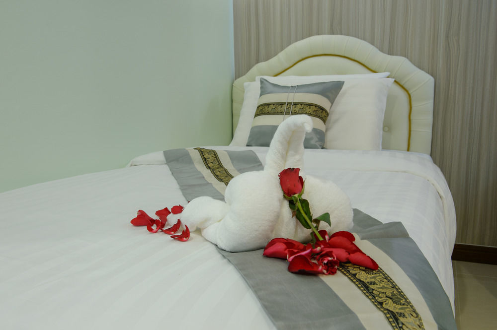 Hotel Roomquest Suvarnabhumi Airport Romklao Soi 6 3*
