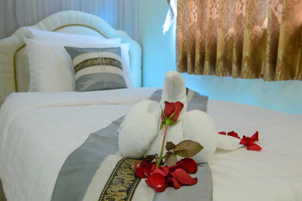 Hotel Roomquest Suvarnabhumi Airport Romklao Soi 6 3*