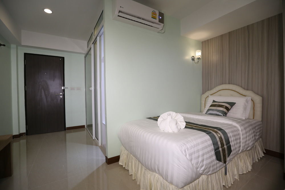 Roomquest Suvarnabhumi Airport Romklao Soi 6 3* Bangkok