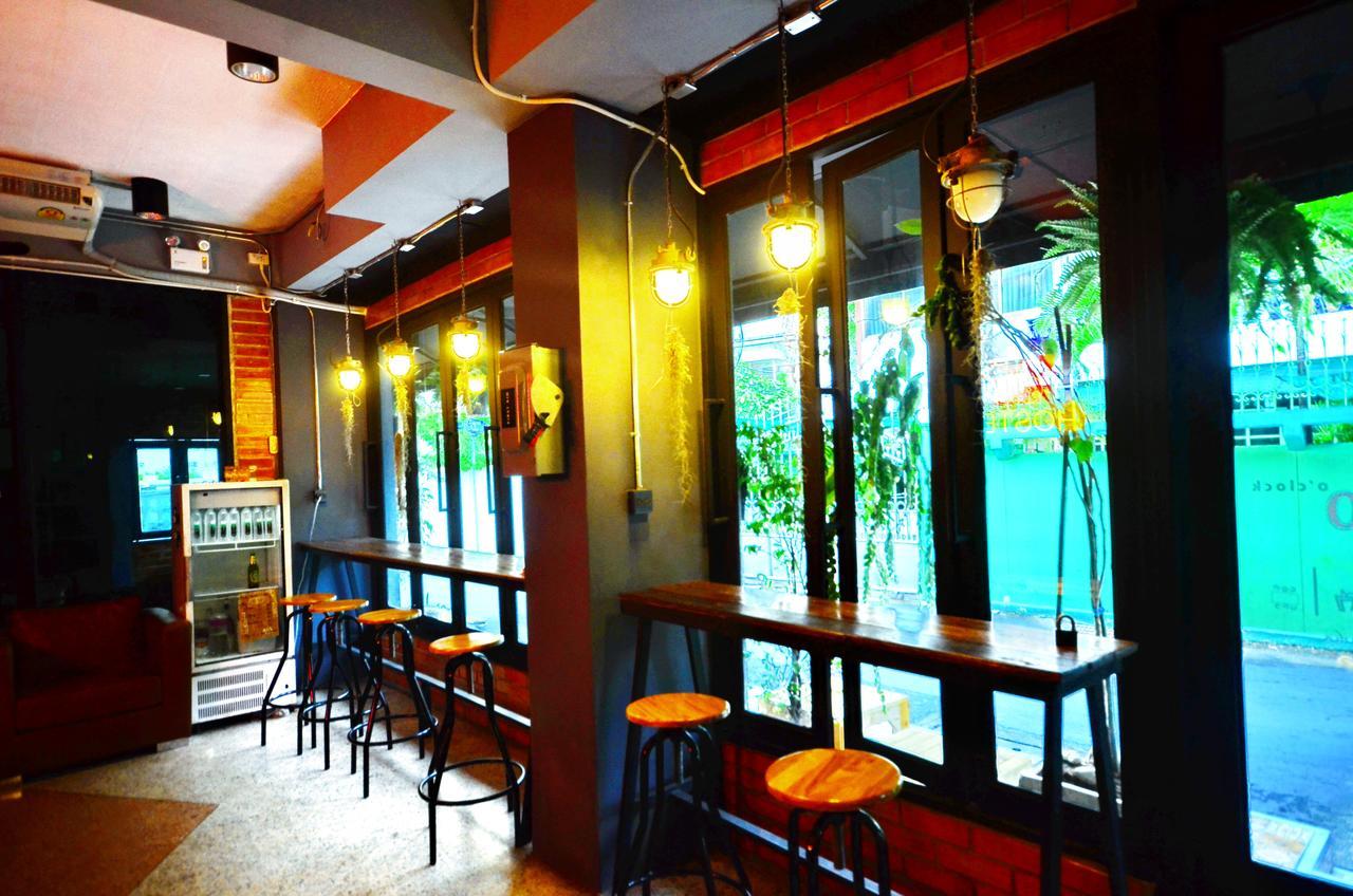 Hoot & Ratchada Capsule hotel Bangkok