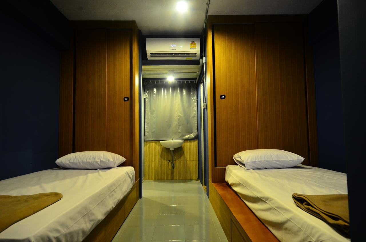 Capsule hotel Hoot & Ratchada