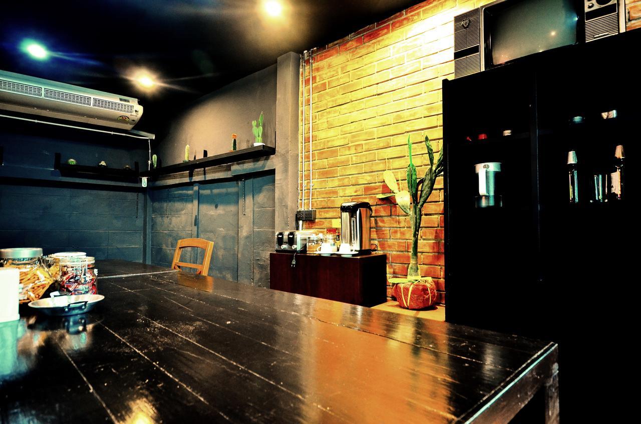 Capsule hotel Hoot & Ratchada Bangkok