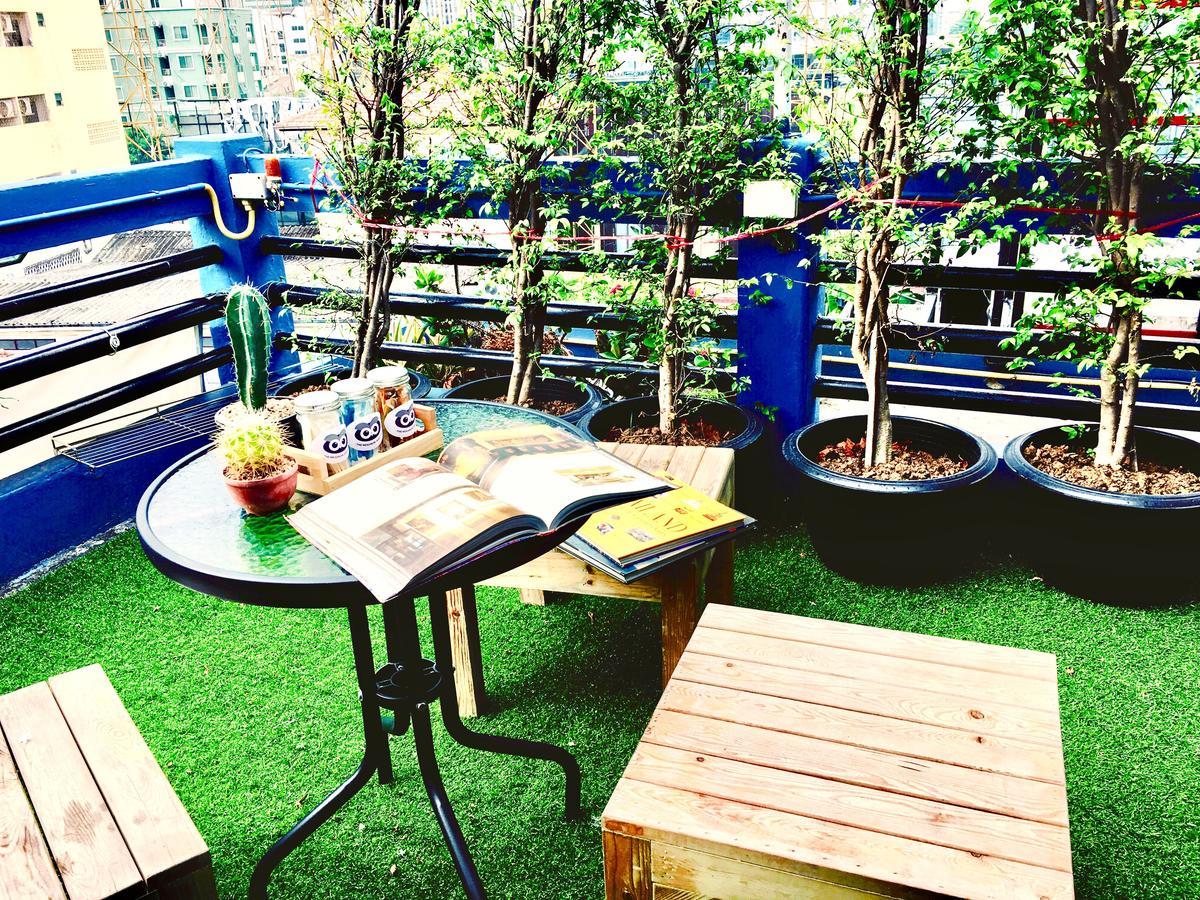 Hoot & Ratchada Bangkok