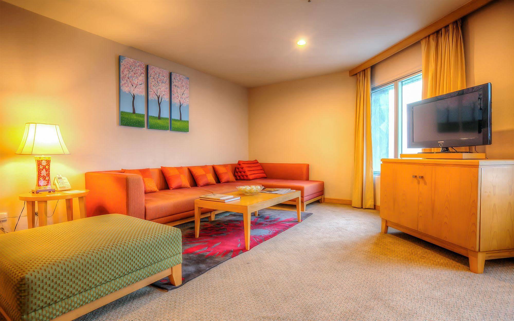 Baiyoke Sky 4*