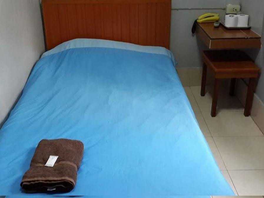 Inn White Orchid I