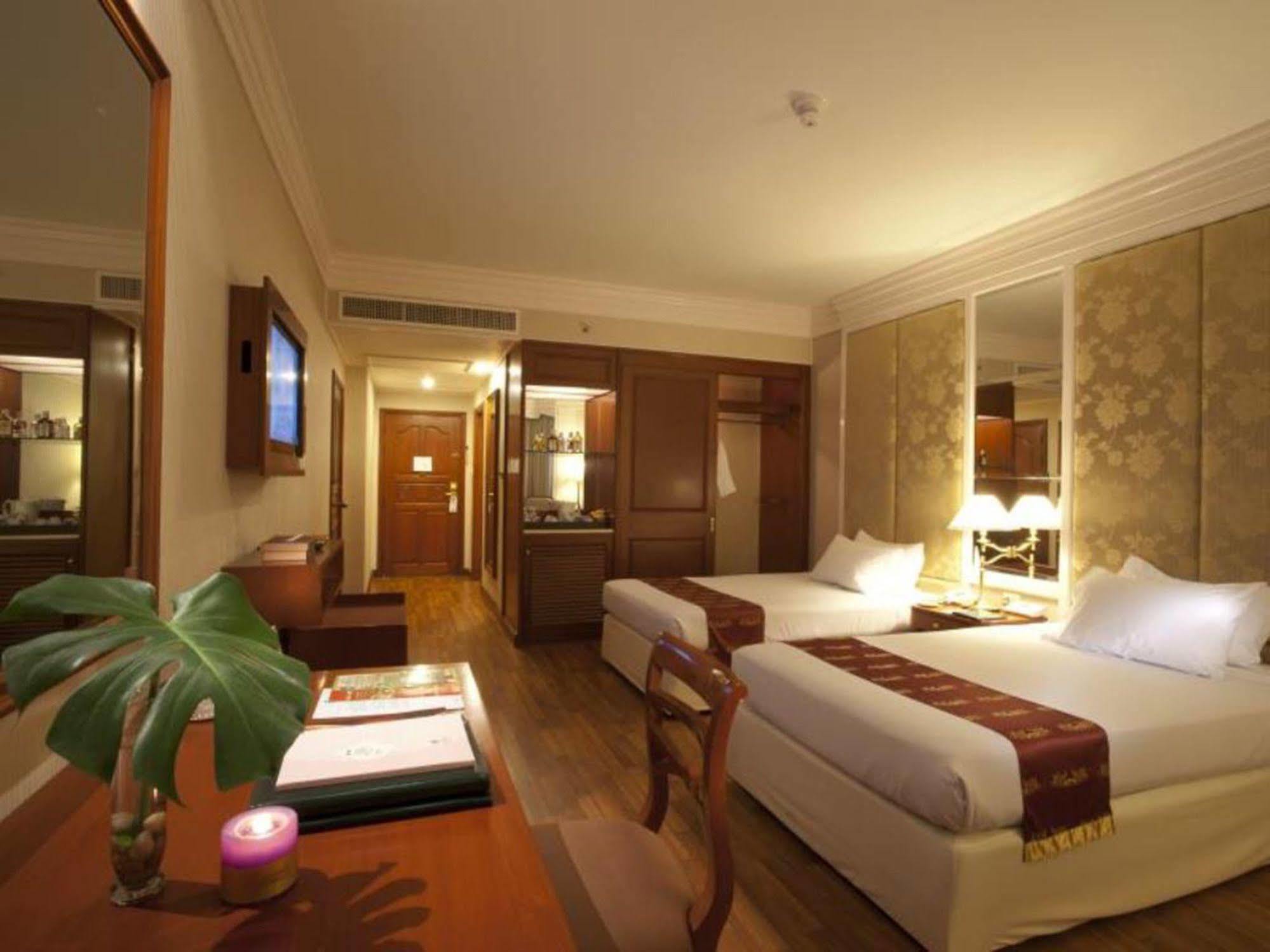 The Emerald 5*