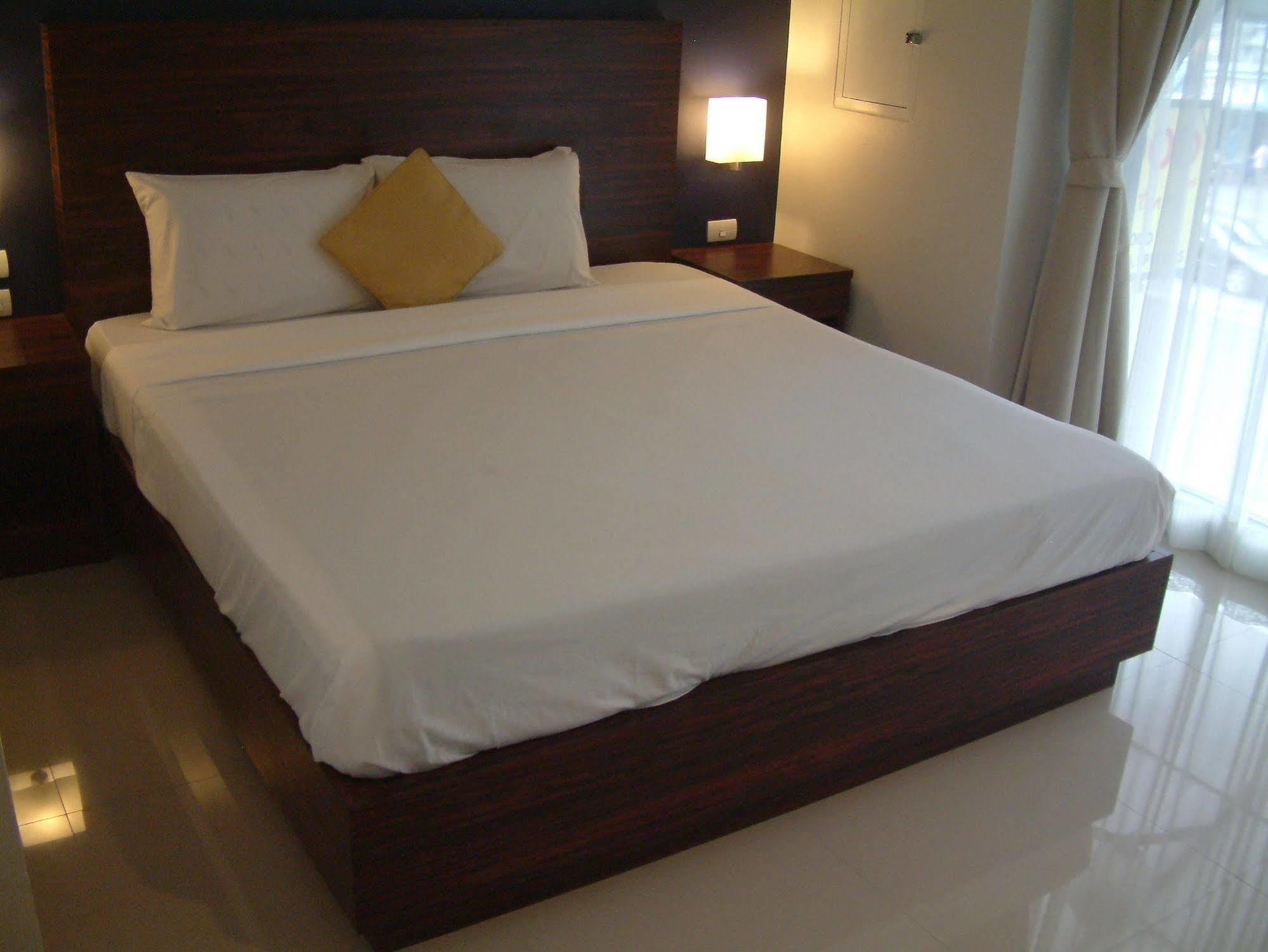 For 2* Bangkok